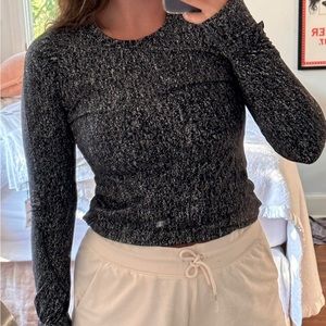 black and white Lululemon shirt